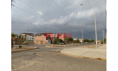📍 UBICACIÓN:
El inmueble se encuentra ubicado en la 1era Etapa de la Urbanización La Planicie, Distrito 26 de Octubre, provincia de Piura. Cerca de l