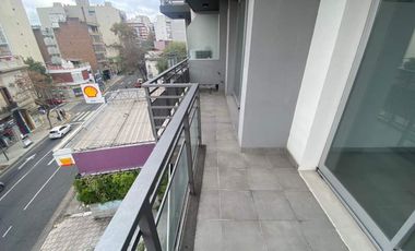 Alquiler de 2 ambientes con balcón y Amenities!