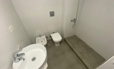 Alquiler de 2 ambientes con balcón y Amenities!