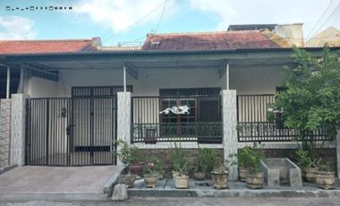 Rumah Tinggal NGINDEN INTAN TIMUR Baru Renovasi Hadap Barat , Strategis