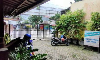 Dijual Gudang/tempat usaha di jln utama Wolter Monginsidi Pedurungan Semarang