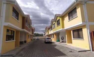 Venta de Casa de  4 dormitorios con 2  parqueaderos, está cerca al Club de liga, Sector Pampa