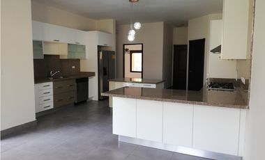 SEA CONFIABLE VENDE CASA EN ANTIGUA COSTA DEL ESTE NEGOCIABLE !!