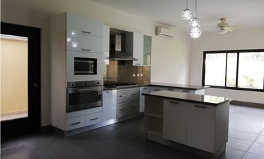 SEA CONFIABLE VENDE CASA EN ANTIGUA COSTA DEL ESTE NEGOCIABLE !!