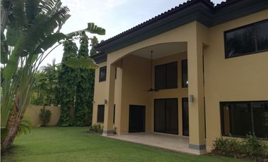 SEA CONFIABLE VENDE CASA EN ANTIGUA COSTA DEL ESTE NEGOCIABLE !!