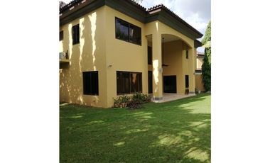 SEA CONFIABLE VENDE CASA EN ANTIGUA COSTA DEL ESTE NEGOCIABLE !!