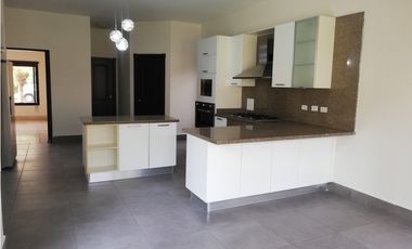 SEA CONFIABLE VENDE CASA EN ANTIGUA COSTA DEL ESTE NEGOCIABLE !!