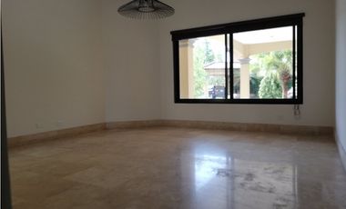 SEA CONFIABLE VENDE CASA EN ANTIGUA COSTA DEL ESTE NEGOCIABLE !!