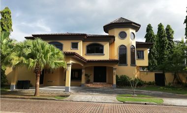 SEA CONFIABLE VENDE CASA EN ANTIGUA COSTA DEL ESTE NEGOCIABLE !!
