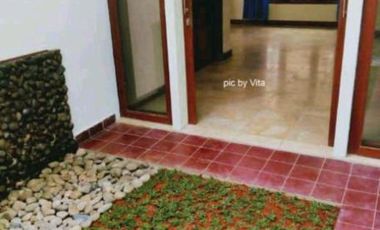 Rumah sewa di Tebet Timur, posisi hook, baru renovasi