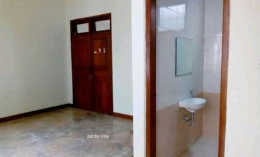 Rumah sewa di Tebet Timur, posisi hook, baru renovasi