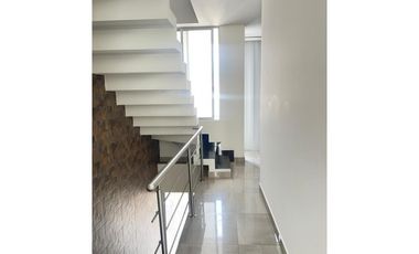 Maat vende Casa en Conjunto Cerrado-Villeta. $470 Millones