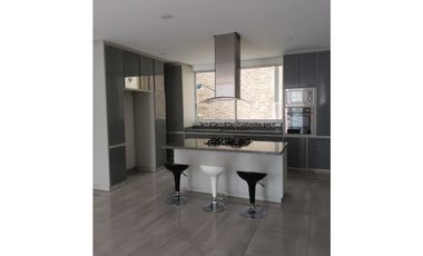 Maat vende Casa en Conjunto Cerrado-Villeta. $470 Millones