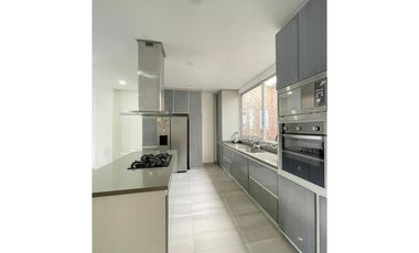 Maat vende Casa en Conjunto Cerrado-Villeta. $470 Millones