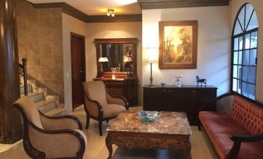 ALQUILER DE CASA DE 4 DORMITORIOS - CON JACUZZI - PERGOLA Y AMPLIO PATIO