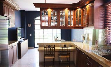 ALQUILER DE CASA DE 4 DORMITORIOS - CON JACUZZI - PERGOLA Y AMPLIO PATIO