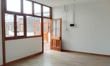 Casa Condell:  Oficinas Y Café en San Francisco de Limache