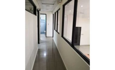 Se vende casa comercial en vía principal de avenida la Paz/ Betania