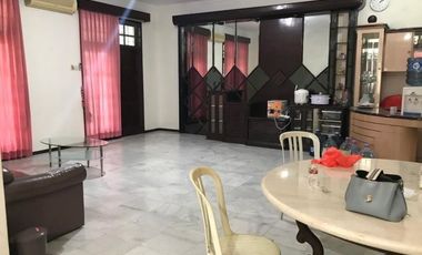 Rumah Disewakan FULL FURNISH di Jl. Raya Manyar Tirtoyoso, Surabaya