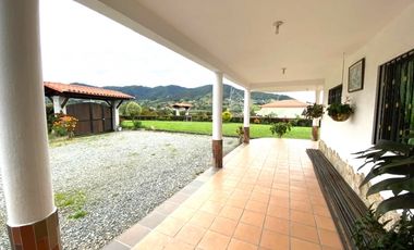 Venta finca en Carmen de Viboral, 1.280 mts, independiente