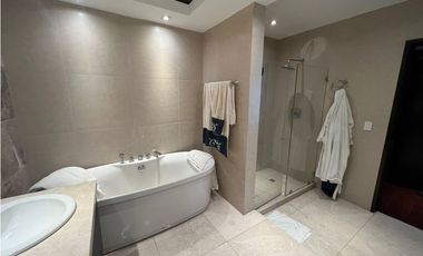 Se vende penthouse Av. Balboa, PH Rivage