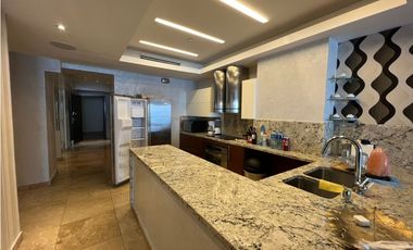 Se vende penthouse Av. Balboa, PH Rivage