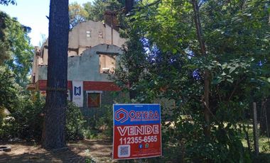 EXCELENTE FRACCIÓN lote con frente a DOS CALLES