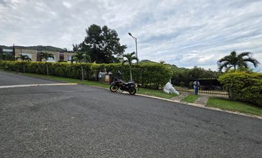 VENTA LOTE EN CONDOMINIO EN ALTO MENGA. Cod V6877