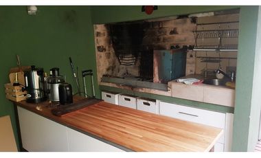 Chalet 3 ambientes con dependencia. Parque y Quincho. Barrio Don Bosco