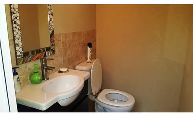 Chalet 3 ambientes con dependencia. Parque y Quincho. Barrio Don Bosco