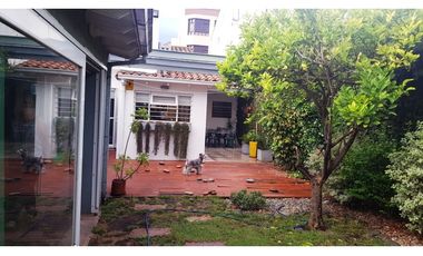 Chalet 3 ambientes con dependencia. Parque y Quincho. Barrio Don Bosco