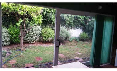 Chalet 3 ambientes con dependencia. Parque y Quincho. Barrio Don Bosco