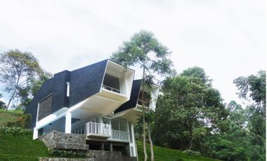 Rumah konsep Villa exclusive, dengan view alam yang fresh; Dago