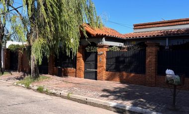 MUY LINDO CHALET FAMILIAR O MULTIFAMILAR SOBRE DOS LOTES