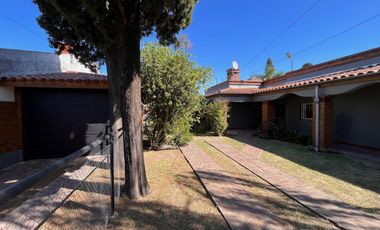 MUY LINDO CHALET FAMILIAR O MULTIFAMILAR SOBRE DOS LOTES