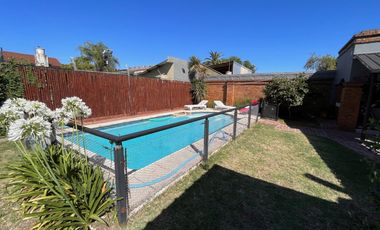 MUY LINDO CHALET FAMILIAR O MULTIFAMILAR SOBRE DOS LOTES