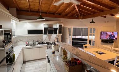 MUY LINDO CHALET FAMILIAR O MULTIFAMILAR SOBRE DOS LOTES