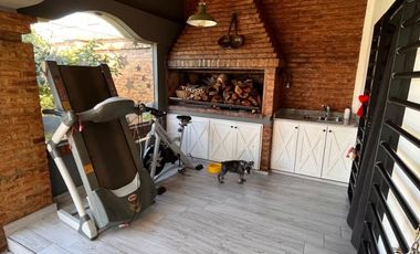 MUY LINDO CHALET FAMILIAR O MULTIFAMILAR SOBRE DOS LOTES