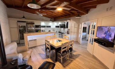 MUY LINDO CHALET FAMILIAR O MULTIFAMILAR SOBRE DOS LOTES