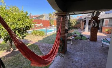 MUY LINDO CHALET FAMILIAR O MULTIFAMILAR SOBRE DOS LOTES