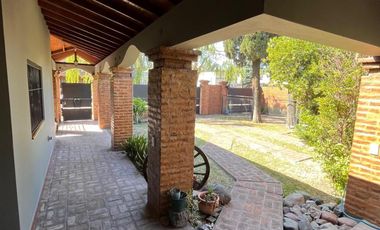 MUY LINDO CHALET FAMILIAR O MULTIFAMILAR SOBRE DOS LOTES