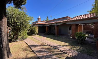 MUY LINDO CHALET FAMILIAR O MULTIFAMILAR SOBRE DOS LOTES