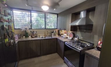 DEPARTAMENTO EN VENTA URDESA CENTRAL. TOTALMENTE REMODELADO. EXCELENTES ACABADOS.