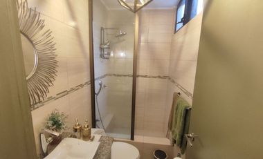 DEPARTAMENTO EN VENTA URDESA CENTRAL. TOTALMENTE REMODELADO. EXCELENTES ACABADOS.