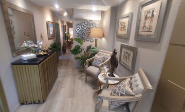 DEPARTAMENTO EN VENTA URDESA CENTRAL. TOTALMENTE REMODELADO. EXCELENTES ACABADOS.