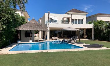 Villa en venta en Campo de golf 3 vidas Acapulco