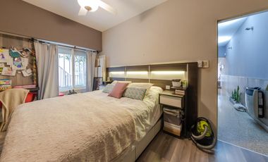 EN VENTA-CASA DE PASILLO DE  DOS DORMITORIOS-BARRIO LAS HERAS