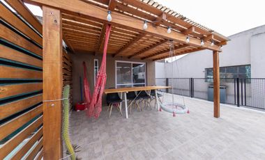 EN VENTA-CASA DE PASILLO DE  DOS DORMITORIOS-BARRIO LAS HERAS