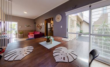 EN VENTA-CASA DE PASILLO DE  DOS DORMITORIOS-BARRIO LAS HERAS