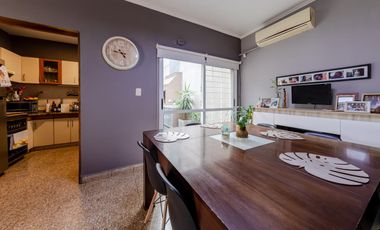 EN VENTA-CASA DE PASILLO DE  DOS DORMITORIOS-BARRIO LAS HERAS